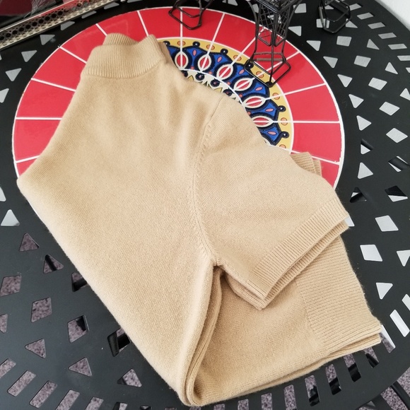 Short sleeves sweater! - Picture 2 of 4